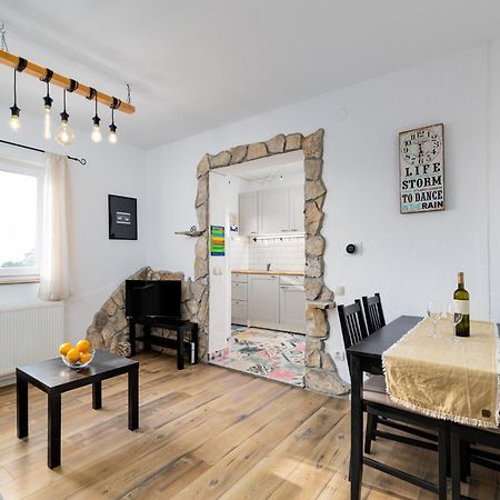 Apartment Iskra By El-Pi Tours Njivice Eksteriør billede